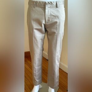 VanHason khaki Flex slim pants Low Waist Sz 33 X 29. 98% Cotton.